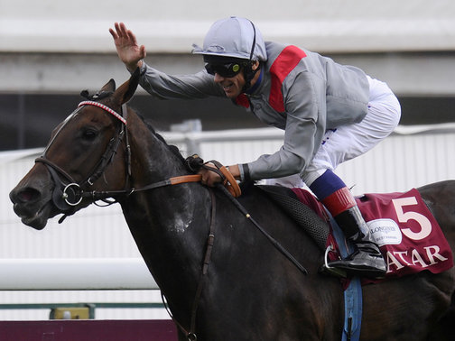 Treve beats favourite