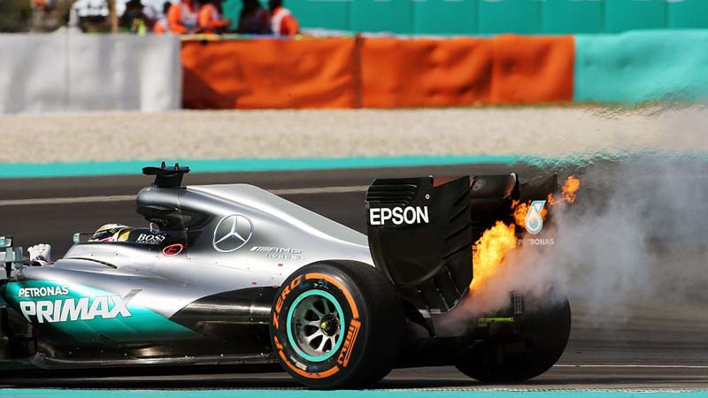 ricciardo-wins-malaysian-gp-as-hamilton
