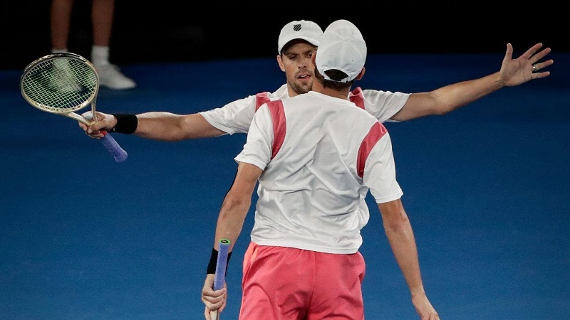 Nadal Passes Acid Test by Beating Dimitrov to Set Up Federer Clash on Sunday